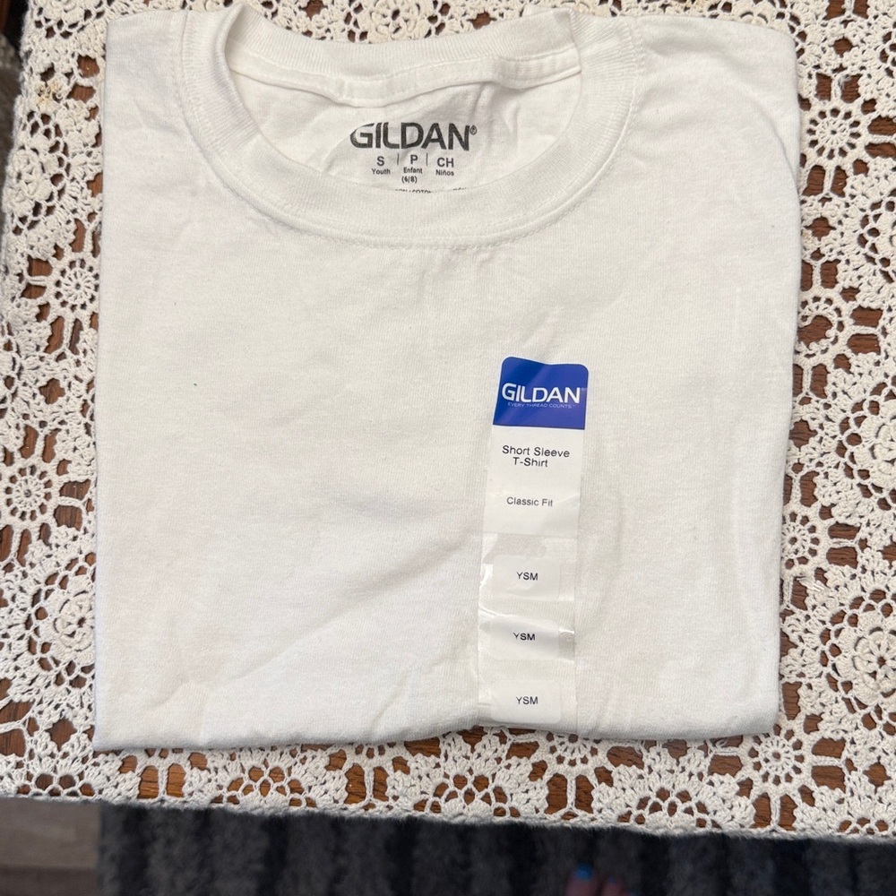 Gildan Youth Small T-Shirt